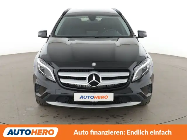 Mercedes-Benz GLA view 9