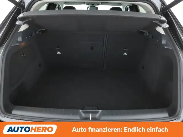 Mercedes-Benz GLA view 18