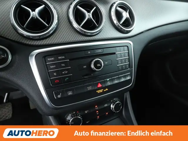 Mercedes-Benz GLA view 22