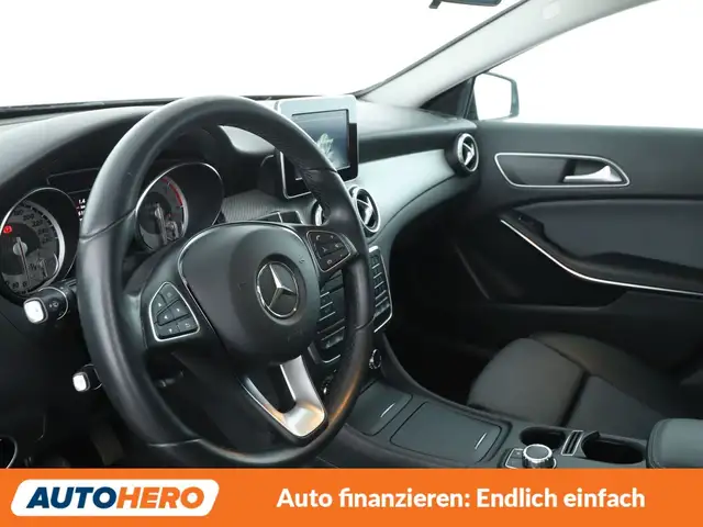 Mercedes-Benz GLA view 11