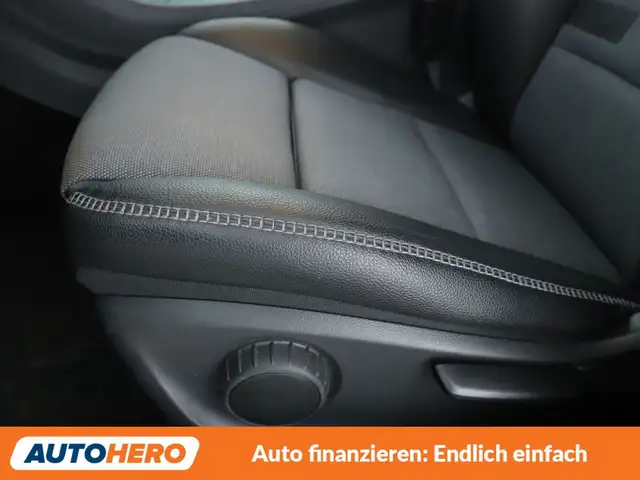 Mercedes-Benz GLA view 25