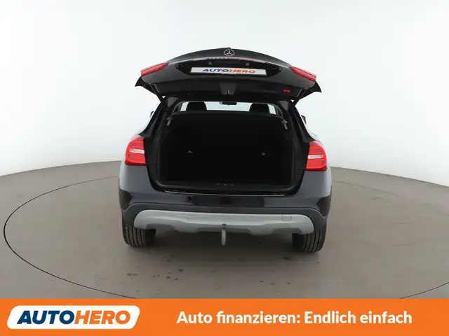 Mercedes-Benz GLA view 17