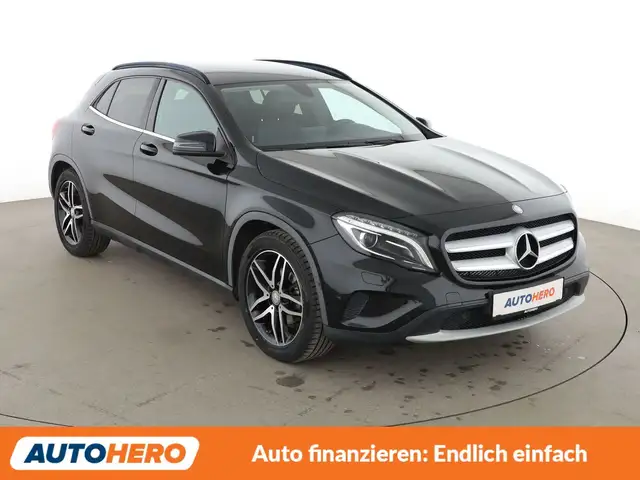 Mercedes-Benz GLA view 8