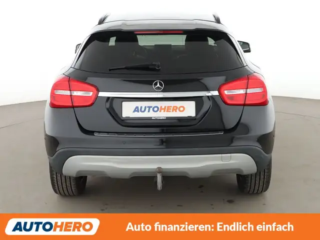 Mercedes-Benz GLA view 5