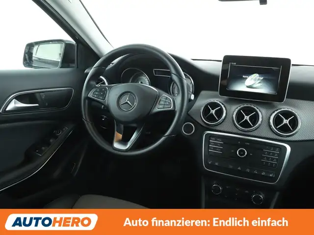 Mercedes-Benz GLA view 13