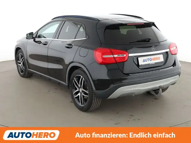 Mercedes-Benz GLA view 4
