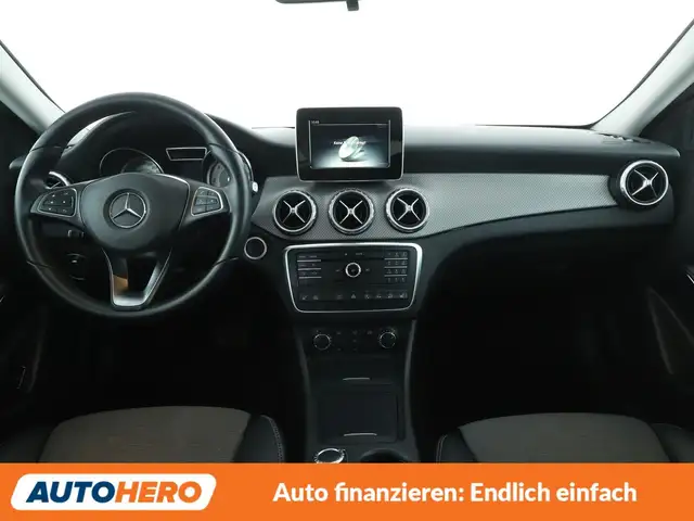 Mercedes-Benz GLA view 12