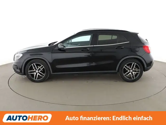 Mercedes-Benz GLA view 3