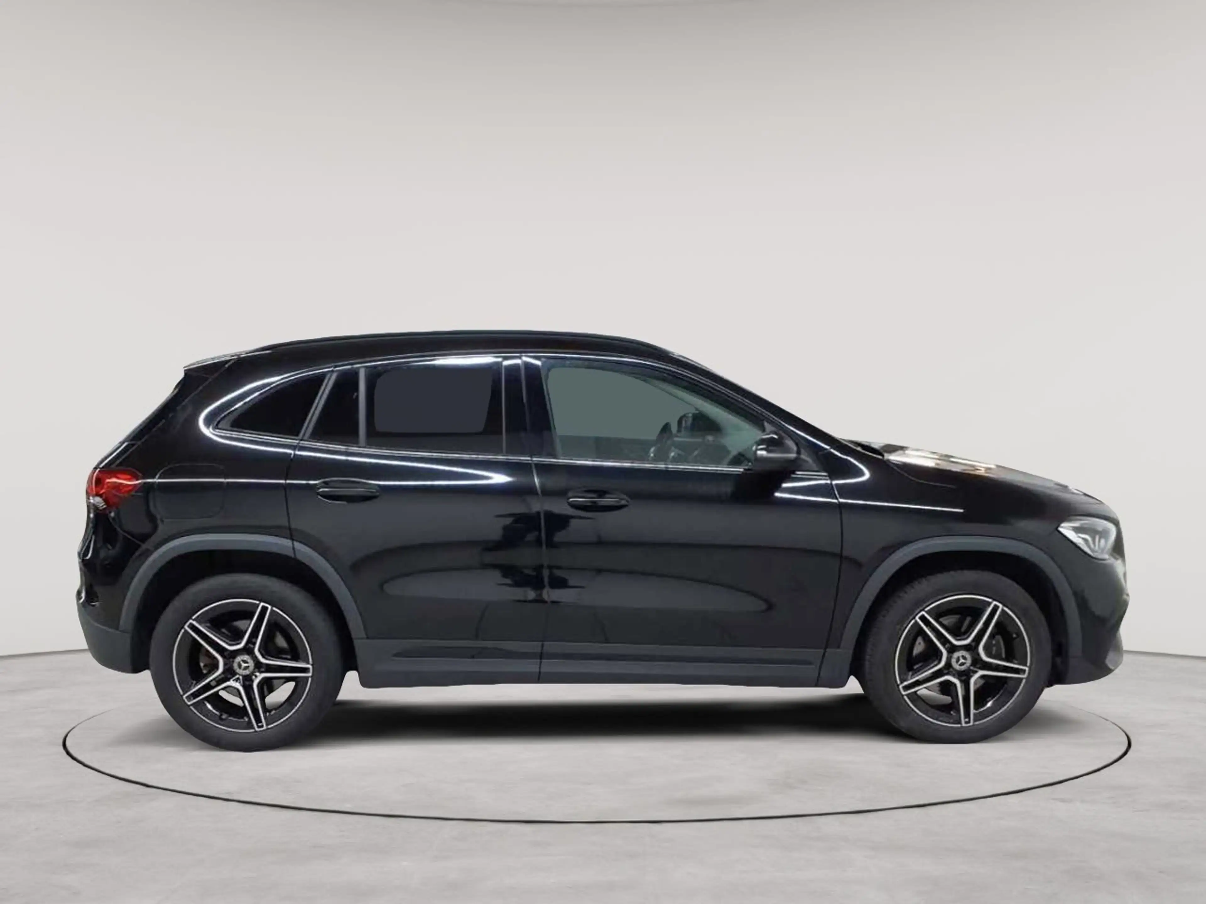 Mercedes-Benz GLA 250 GLA 250 e 8G- AMG AHK LED BusiP AssiP — photo 3