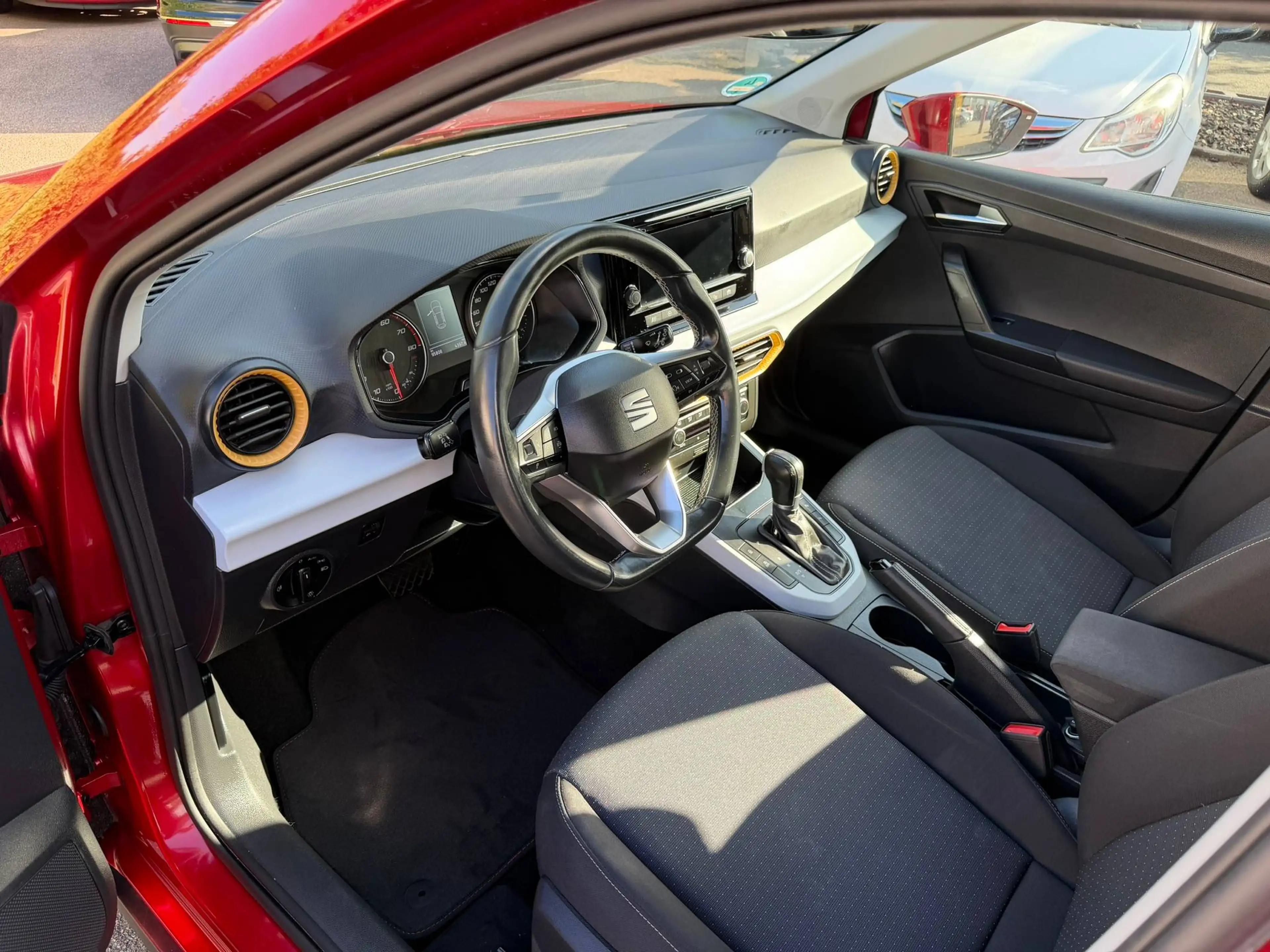 SEAT Arona 1.0 TSI Style DSG | ACC | Apple Carplay | Kamera | — photo 10