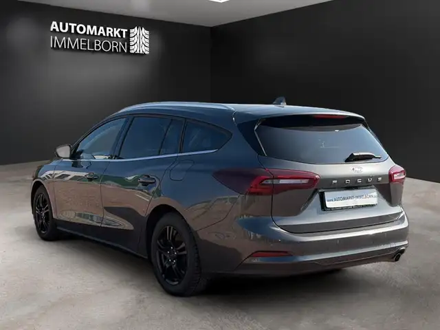 Ford Focus view 6