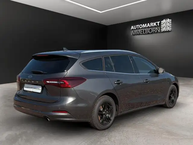 Ford Focus view 8