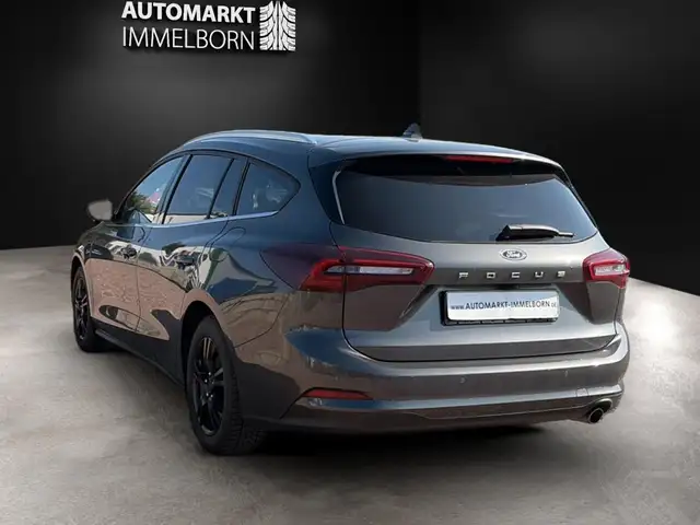 Ford Focus view 5