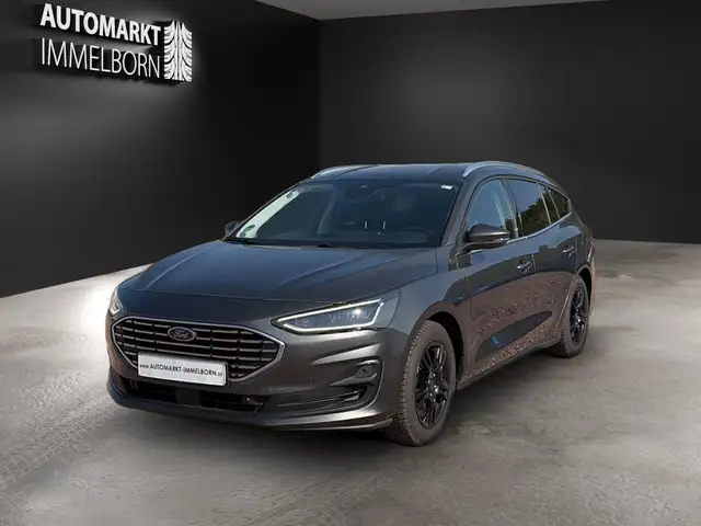 Ford Focus view 3