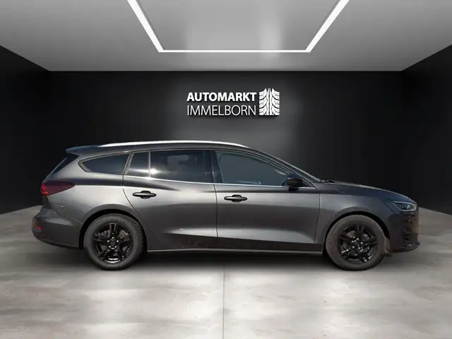 Ford Focus view 11