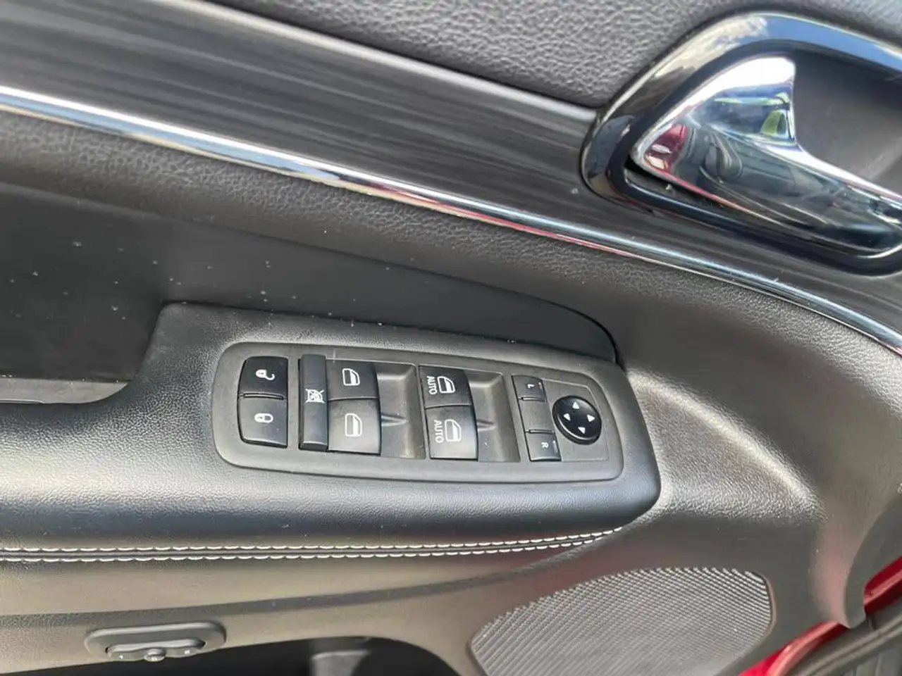 Jeep Grand Cherokee снимка Jeep Grand Cherokee