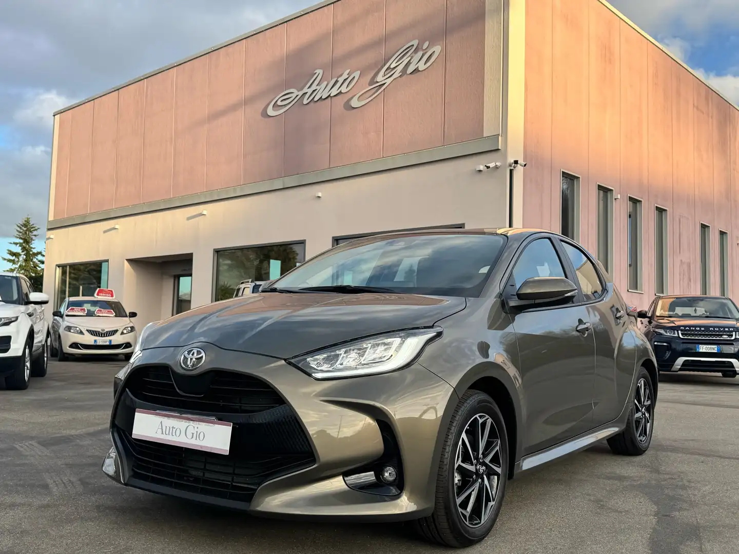 Toyota Yaris 1000 BENZINA STRAFULL SOLI 2450 KM CERTIFICATI Bronzo - 1