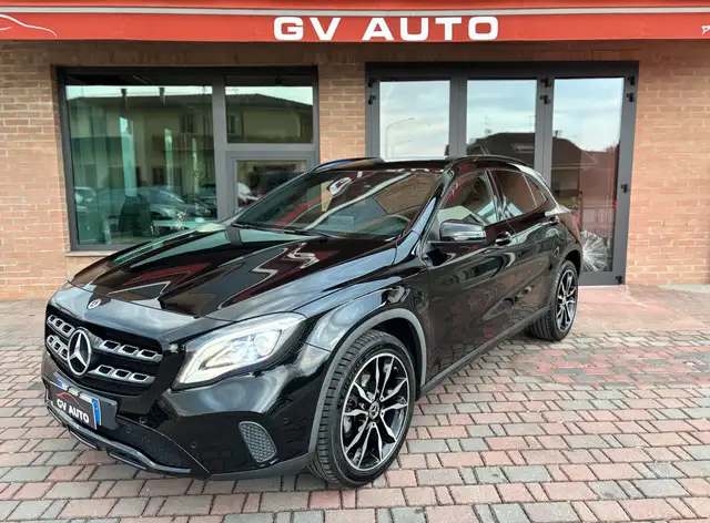 Mercedes-Benz GLA 200 GLA-X156 2017 d Night Edition auto