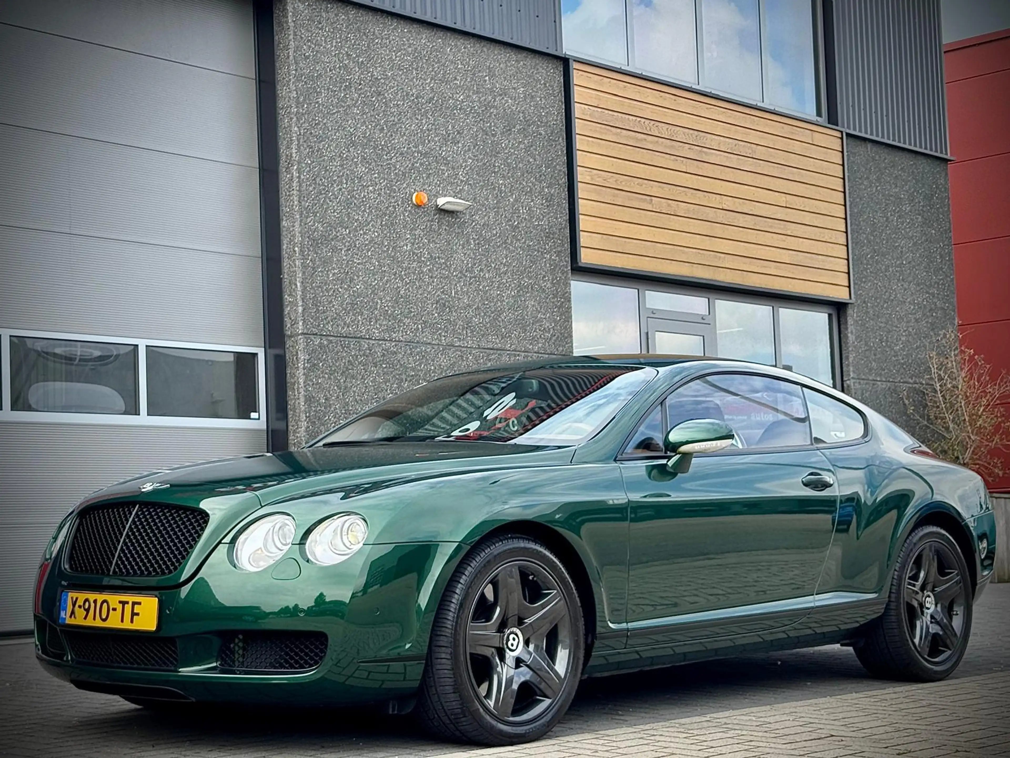 Bentley Continental GT 6.0 W12 / 560pk / Verdant Green / Cognac interior — photo 5