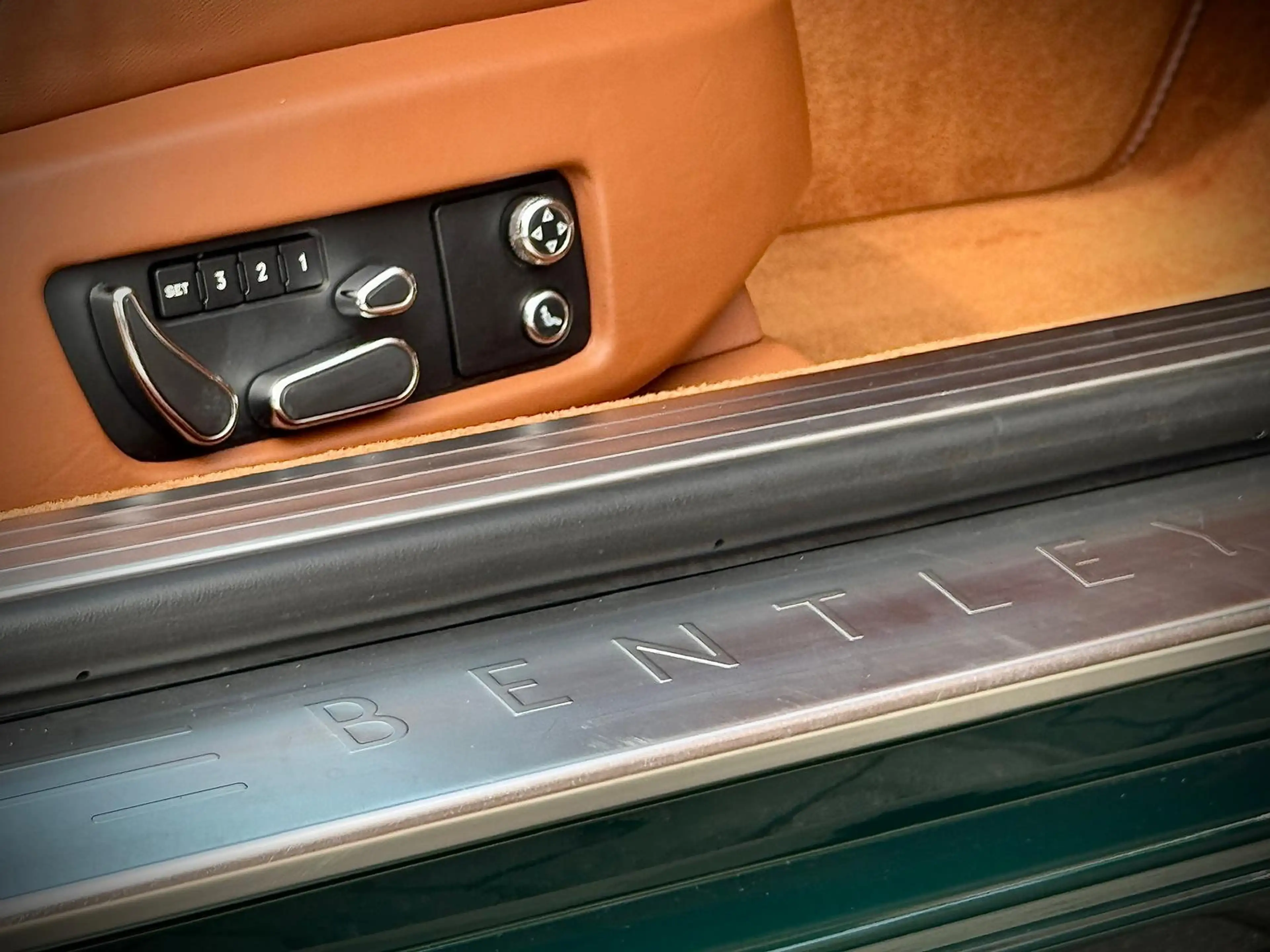 Bentley Continental GT 6.0 W12 / 560pk / Verdant Green / Cognac interior — photo 37