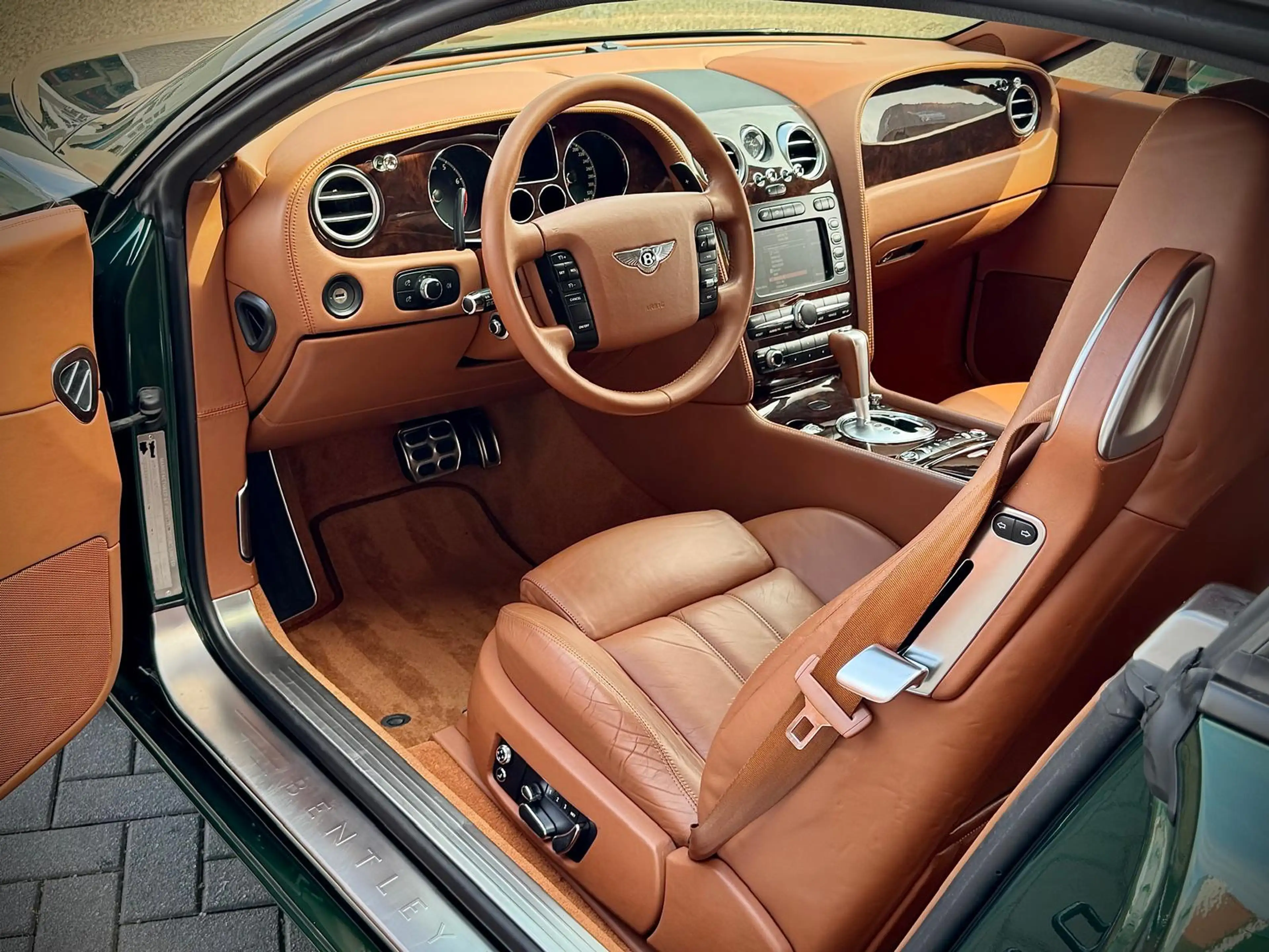Bentley Continental GT 6.0 W12 / 560pk / Verdant Green / Cognac interior — photo 26