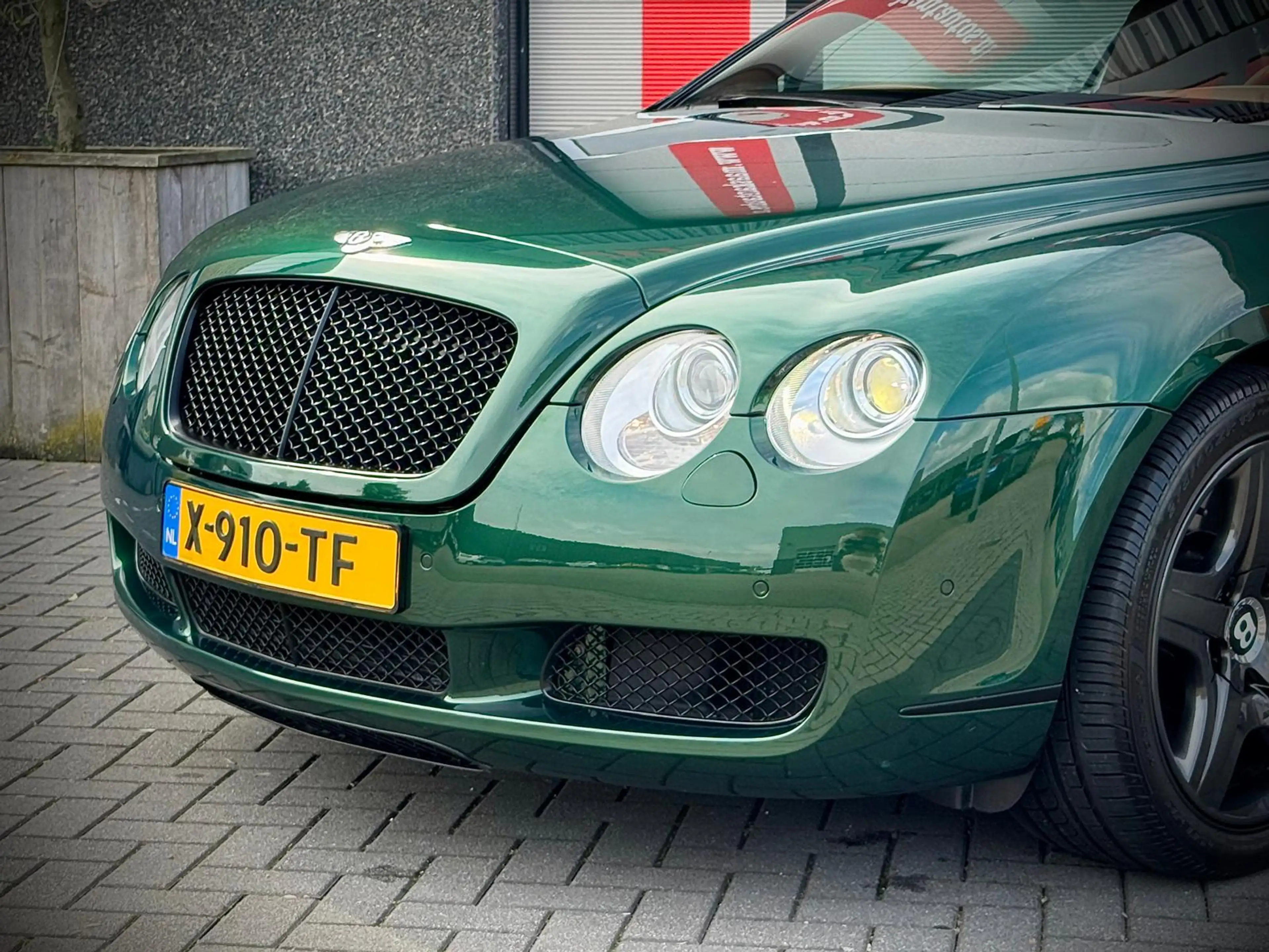 Bentley Continental GT 6.0 W12 / 560pk / Verdant Green / Cognac interior — photo 10