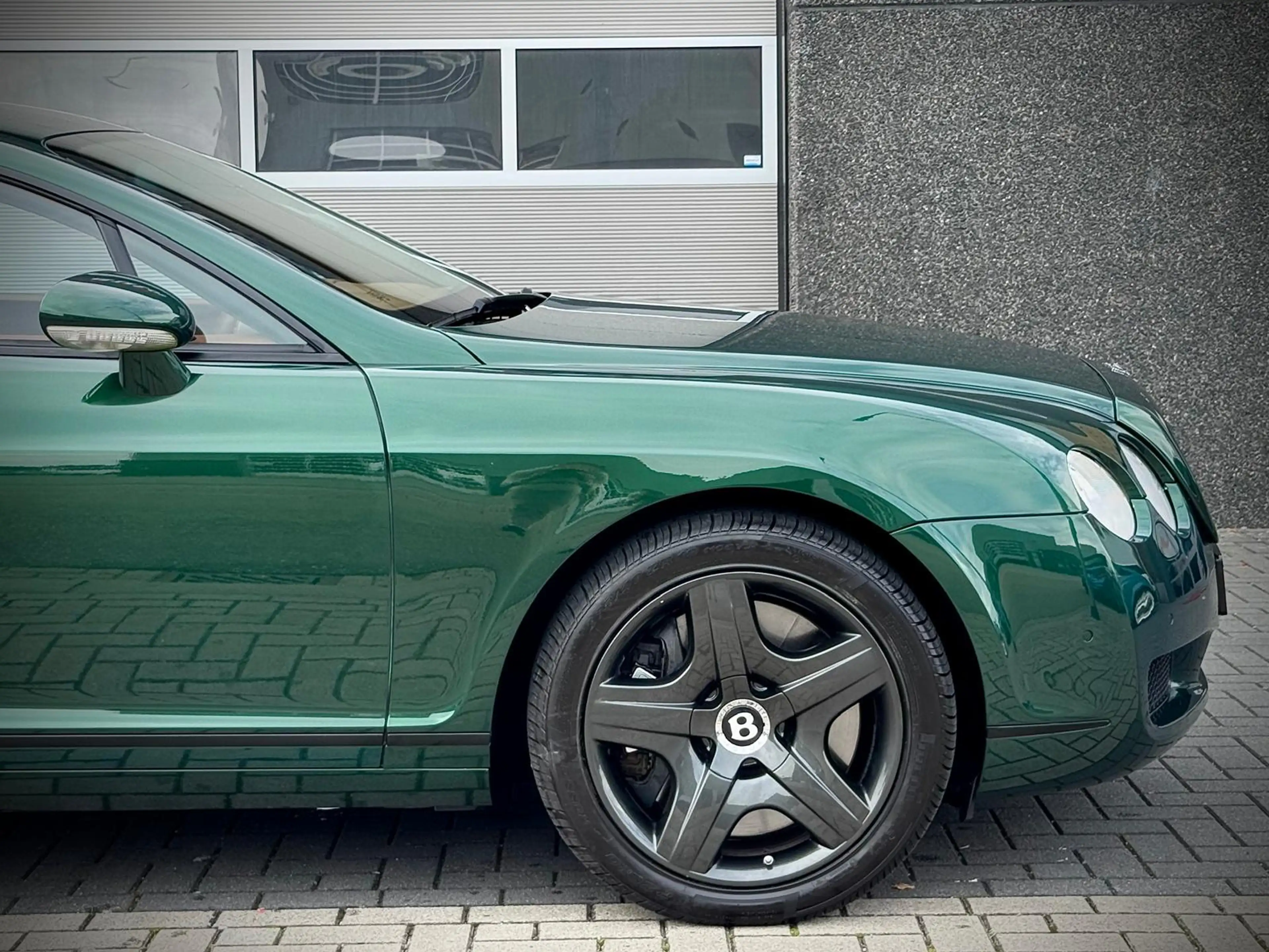 Bentley Continental GT 6.0 W12 / 560pk / Verdant Green / Cognac interior — photo 15