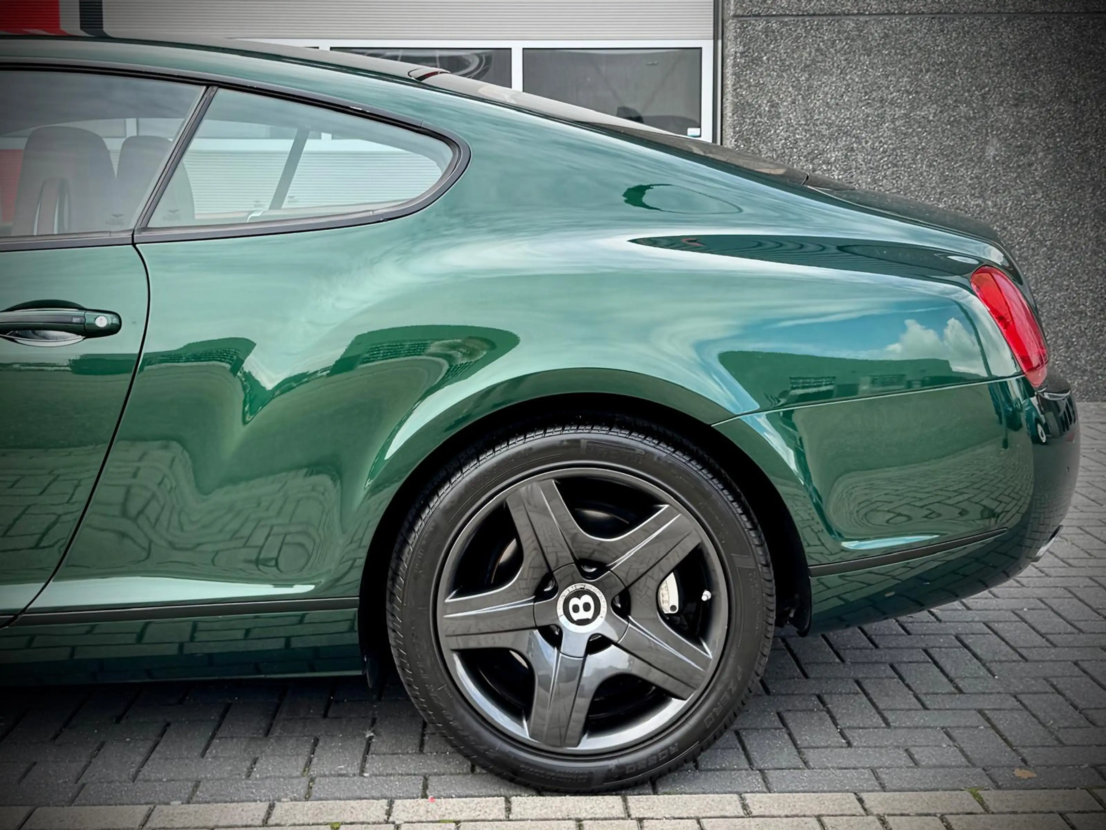Bentley Continental GT 6.0 W12 / 560pk / Verdant Green / Cognac interior — photo 8