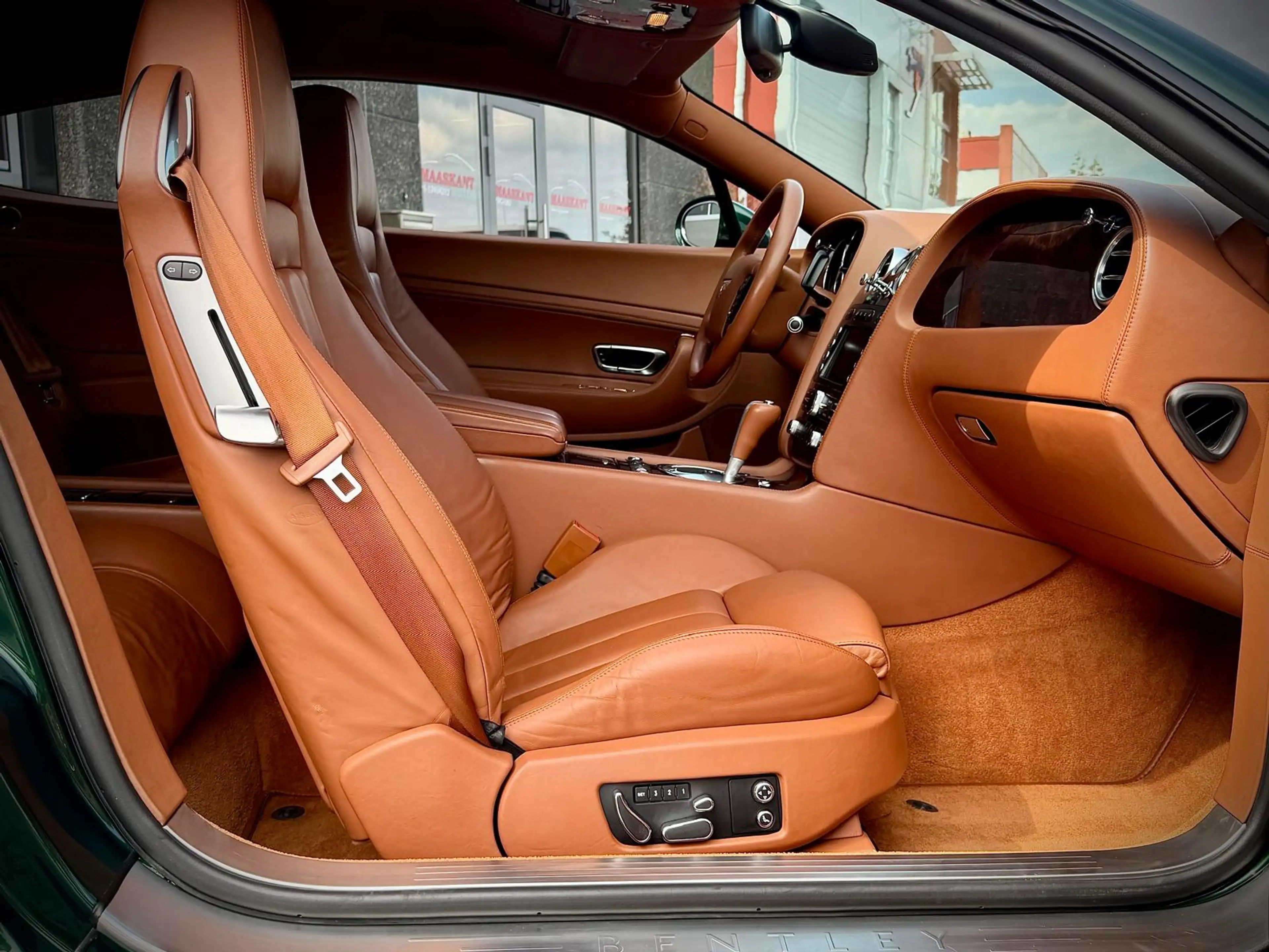 Bentley Continental GT 6.0 W12 / 560pk / Verdant Green / Cognac interior — photo 27