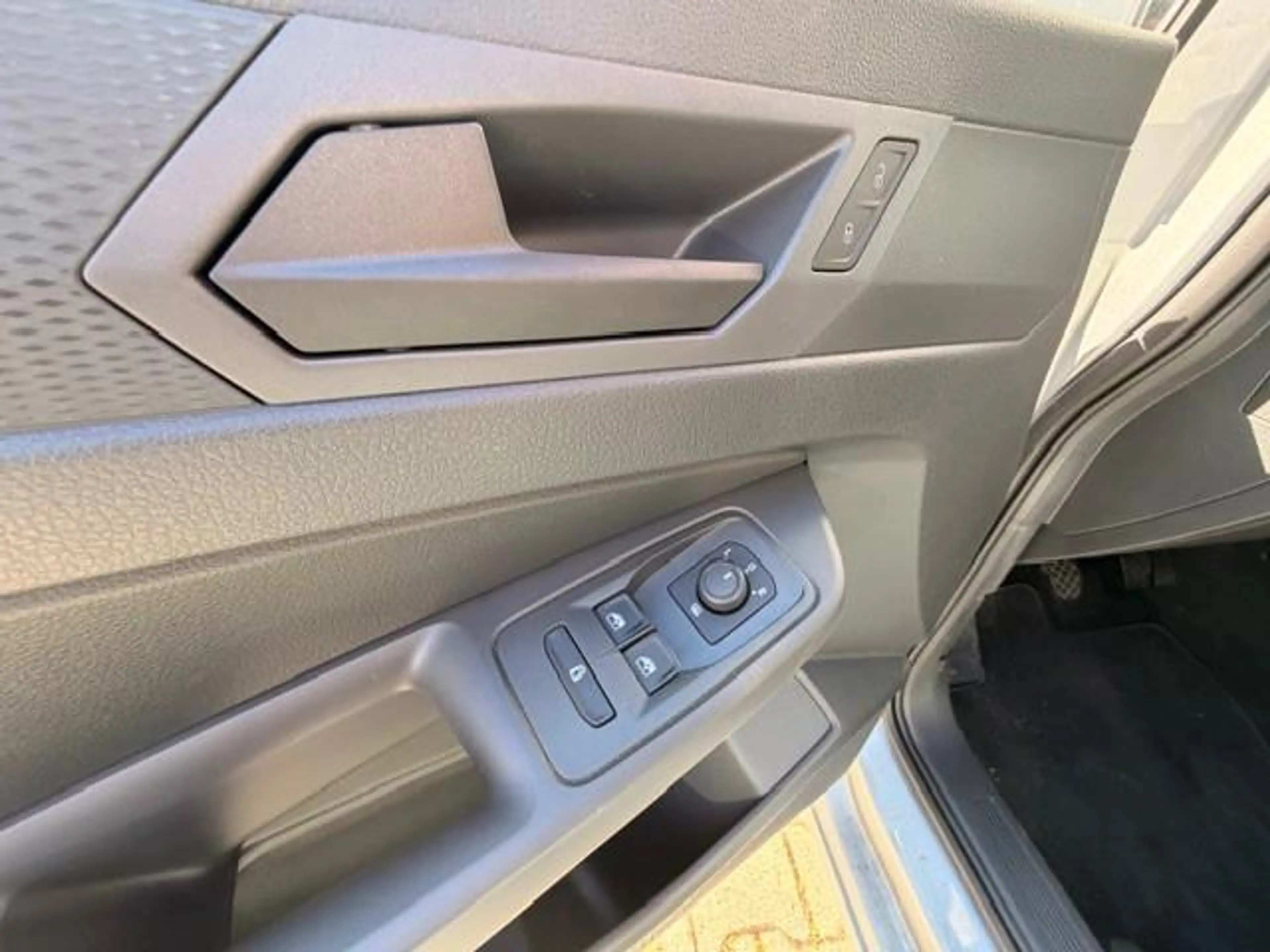 Ford Grand Tourneo Trend 2.0 EcoBlue 8 fach Bereift — photo 17