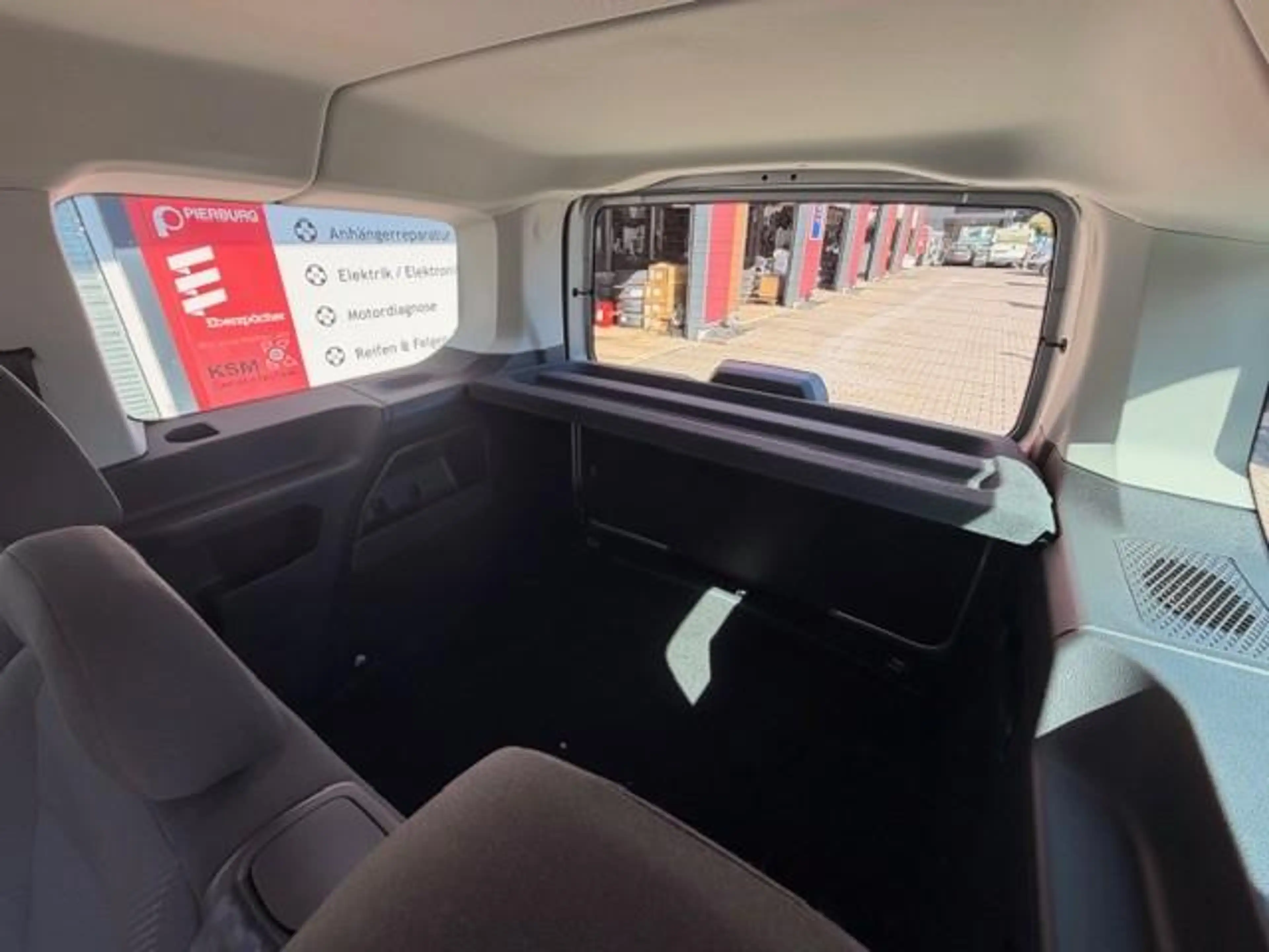 Ford Grand Tourneo Trend 2.0 EcoBlue 8 fach Bereift — photo 12