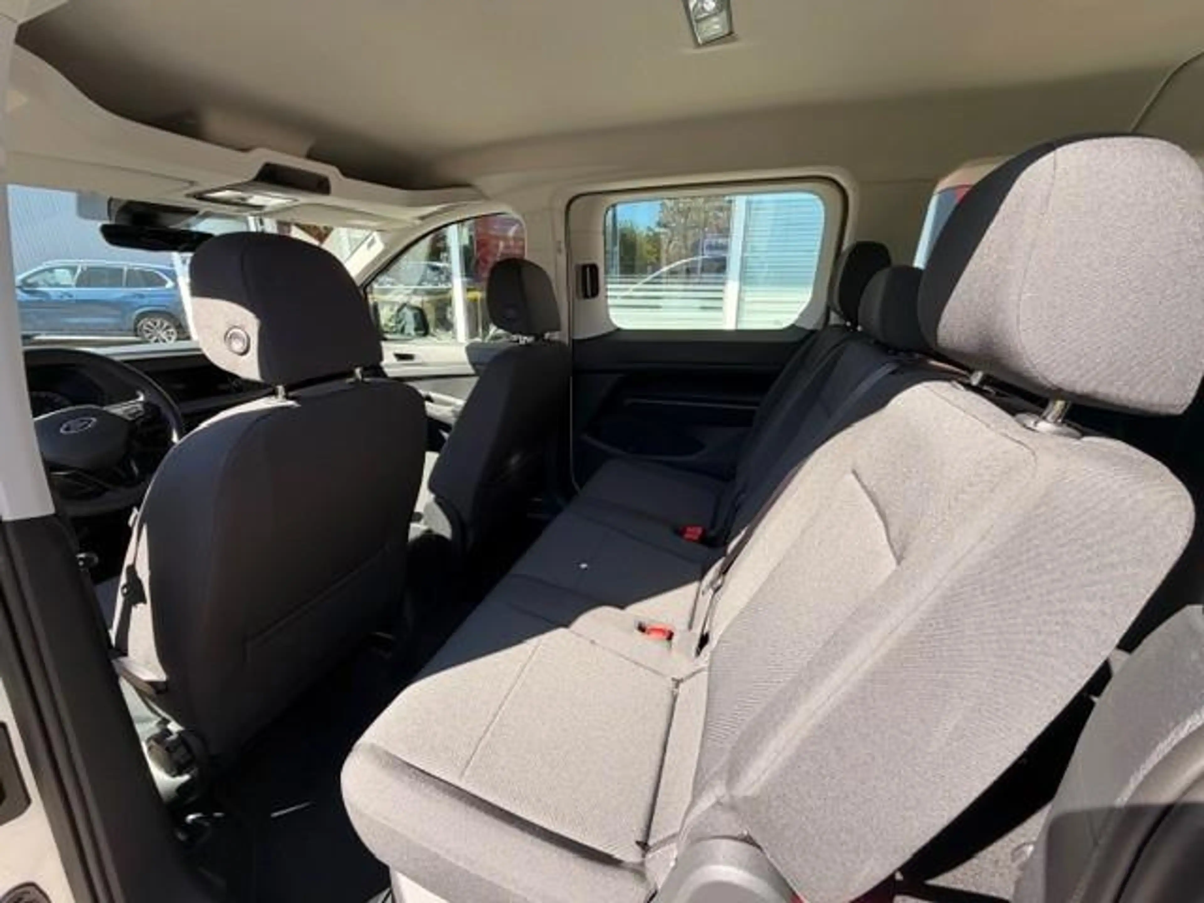 Ford Grand Tourneo Trend 2.0 EcoBlue 8 fach Bereift — photo 11