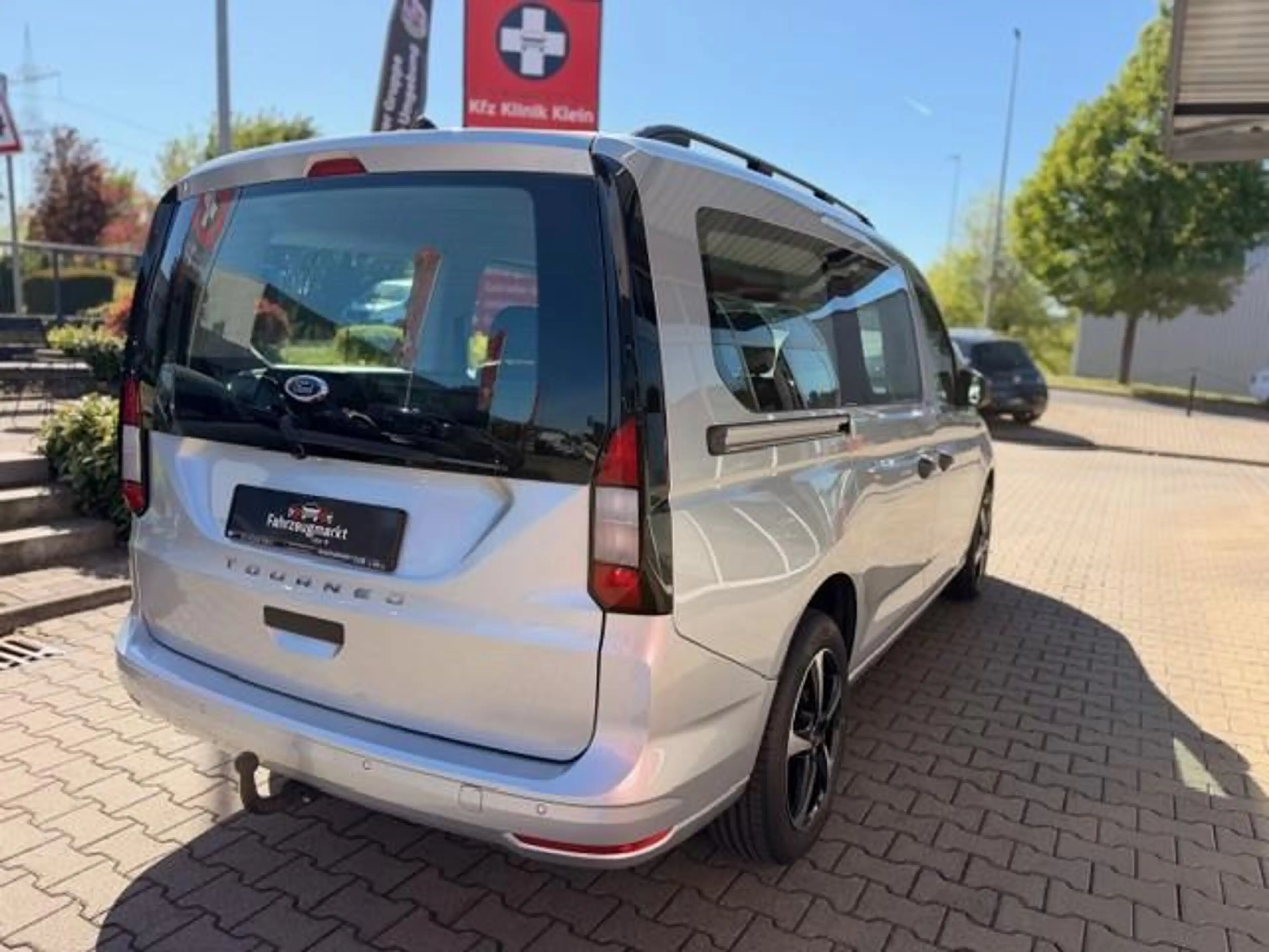 Ford Grand Tourneo Trend 2.0 EcoBlue 8 fach Bereift — photo 6