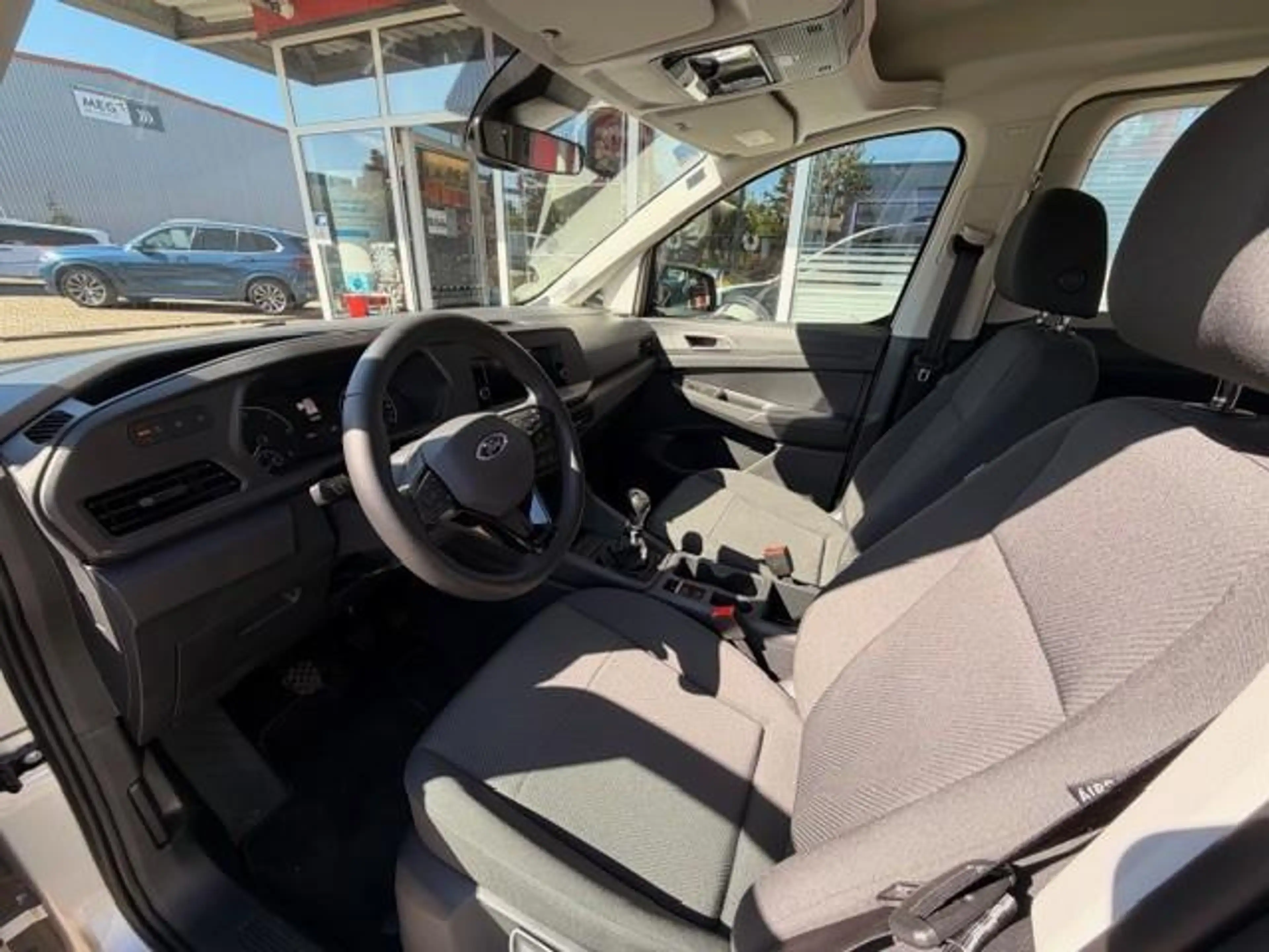 Ford Grand Tourneo Trend 2.0 EcoBlue 8 fach Bereift — photo 9