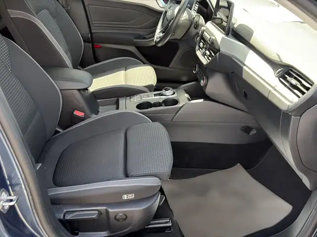 Ford Focus view 14