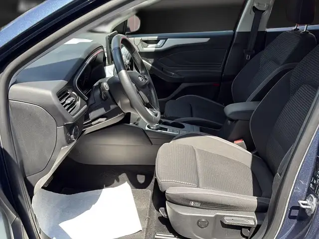 Ford Focus view 15