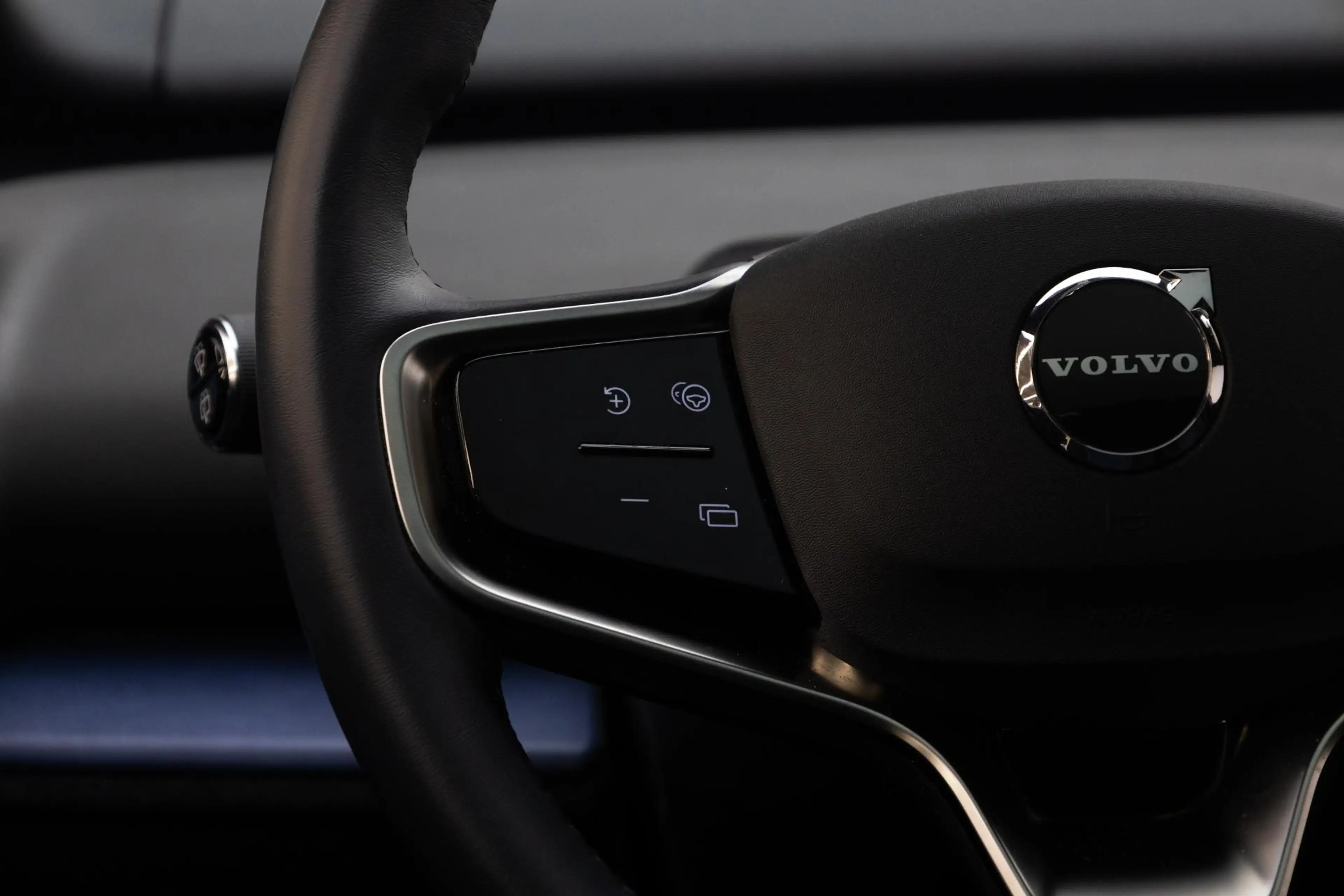Volvo EX30 Twin Motor Performance Ultra 69 kWh — photo 10