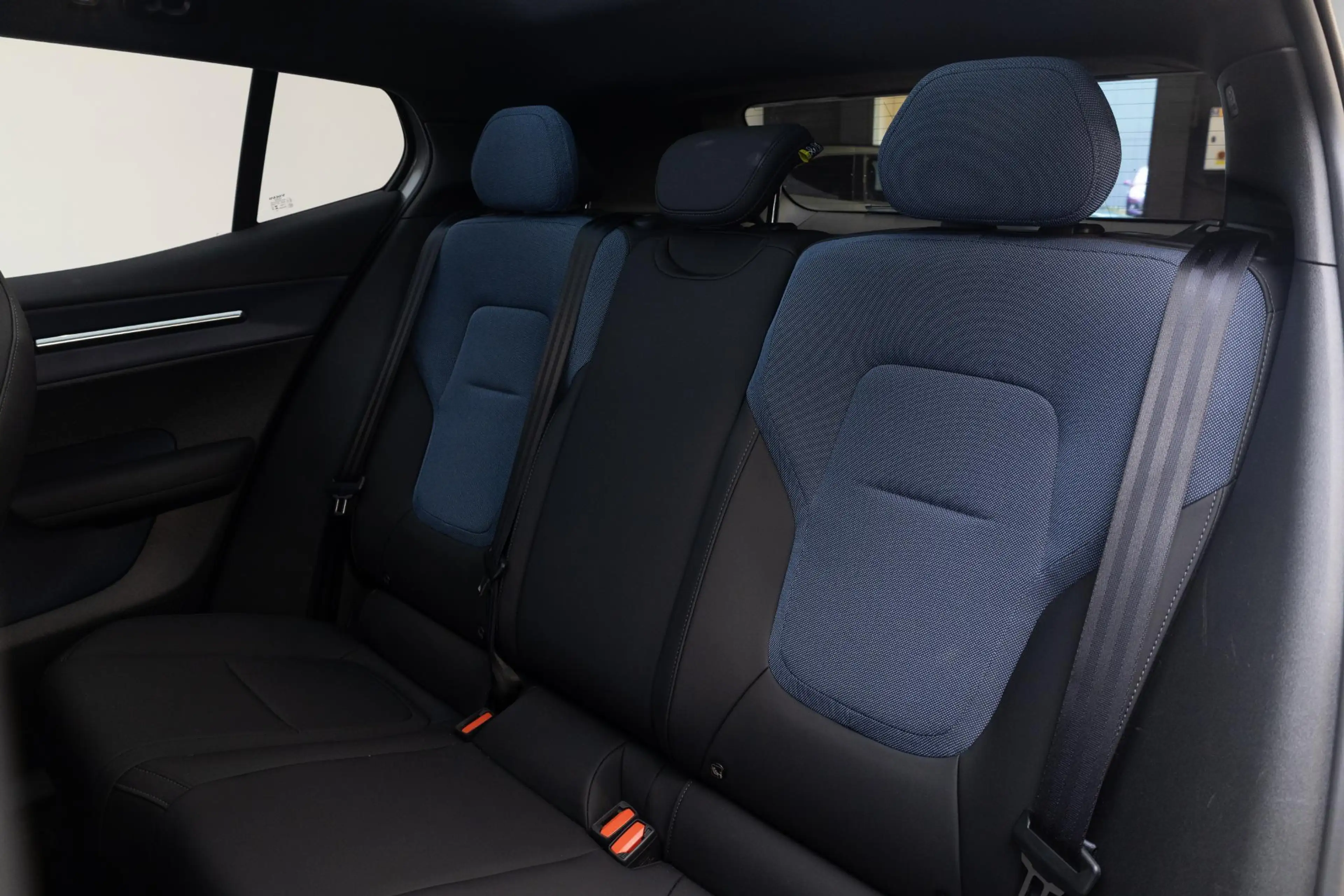 Volvo EX30 Twin Motor Performance Ultra 69 kWh — photo 7