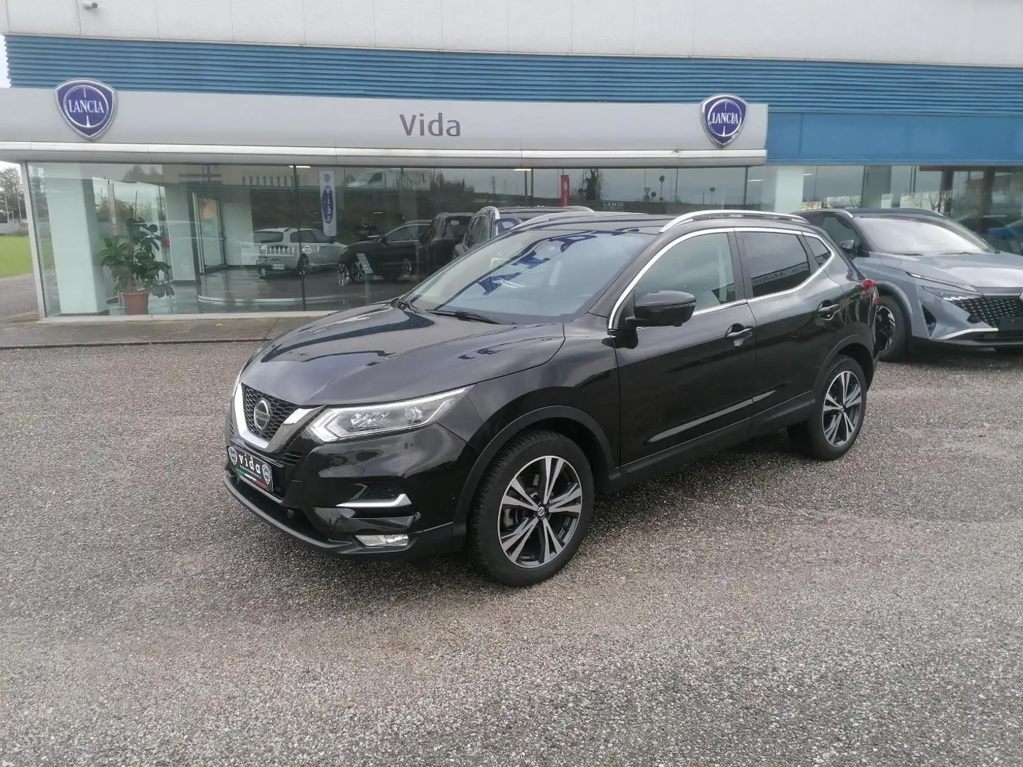 Nissan Qashqai 1.3 dig-t N-Connect AUTOCARRO Noir - 1
