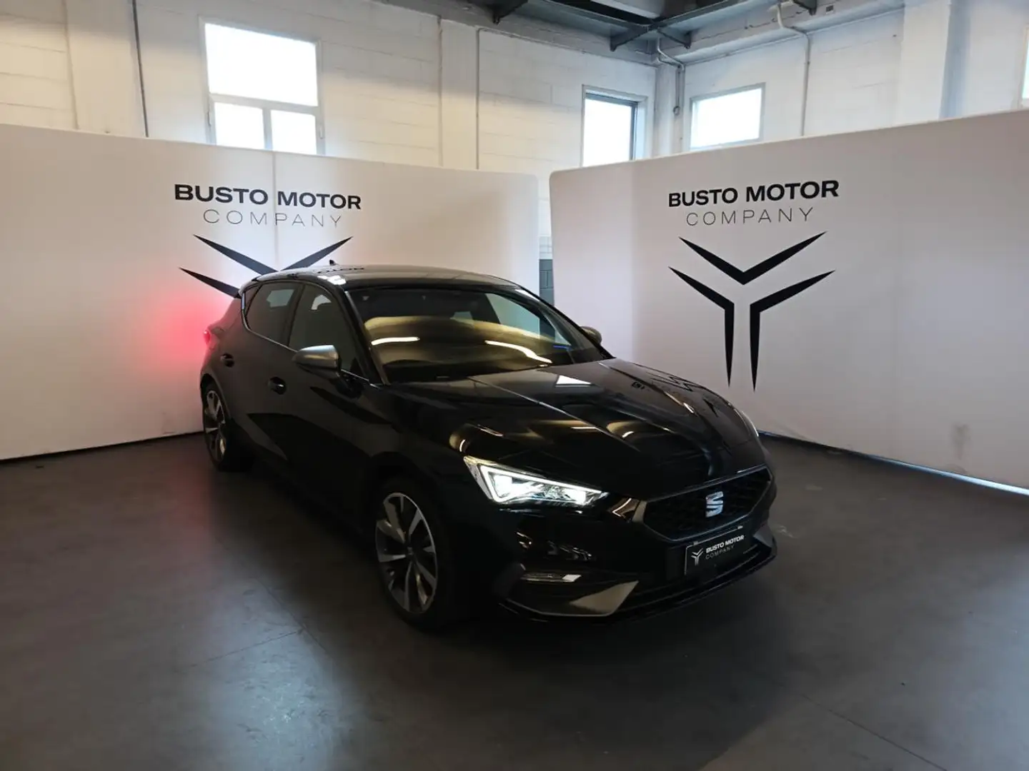 SEAT Leon 1.0 eTSI 110 CV Auto FR Nero - 1