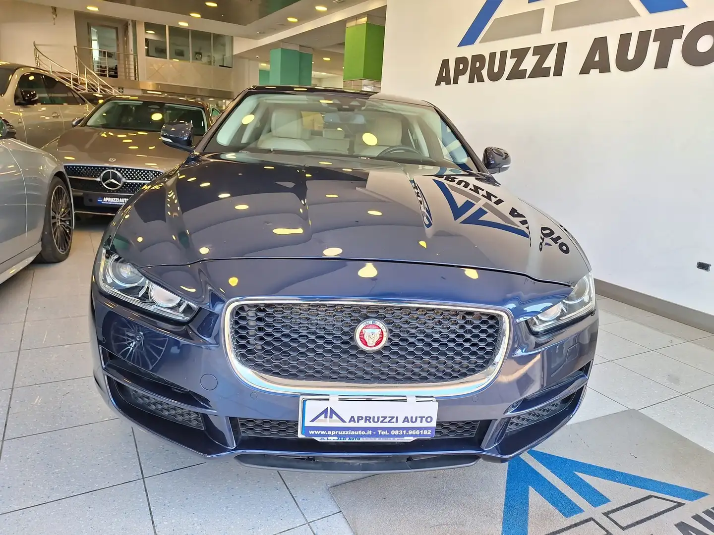 Jaguar XE 2.0d i4 Prestige awd 180cv auto RETROCAM PELLE Blu/Azzurro - 2