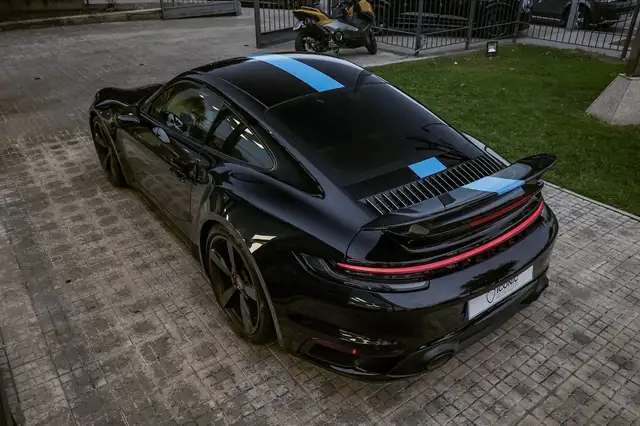 Porsche 992 view 9