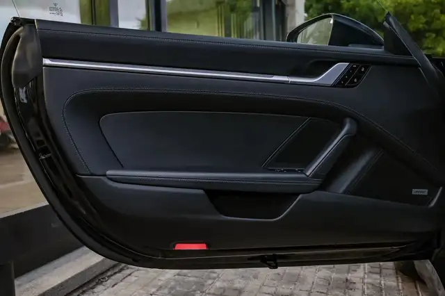 Porsche 992 view 11