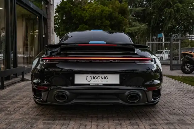 Porsche 992 view 7
