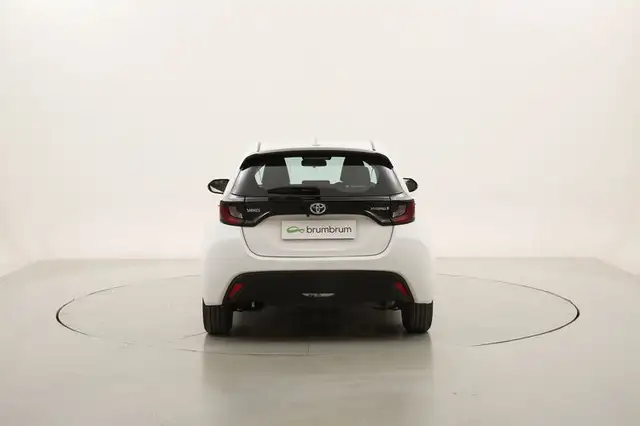 Toyota Yaris view 4