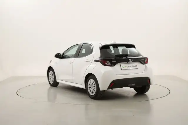 Toyota Yaris view 3