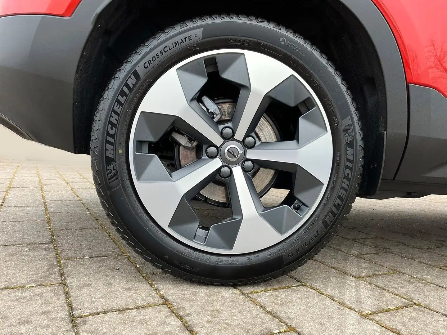Volvo XC40 T2 Automatik Plus Dark  LED Rot - 2