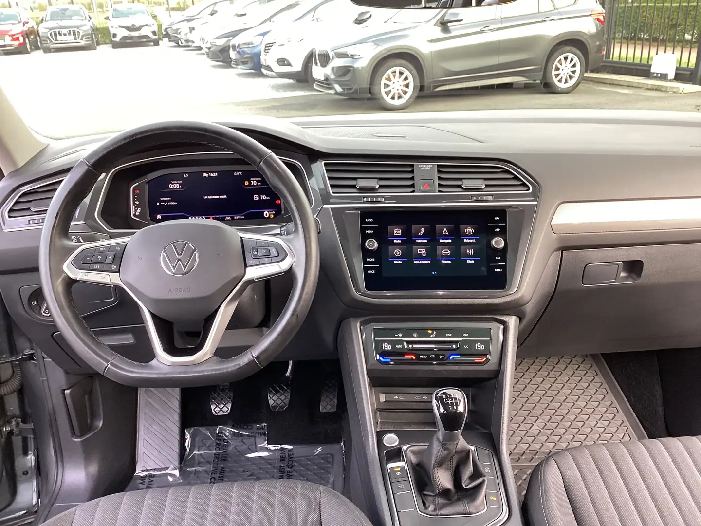 Volkswagen Tiguan Allspace 1.5i/ 7zitpl/Carplay/Panodak/Cam&Pdc/AdapCruise Grau - 2