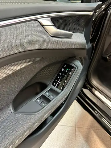 Audi A6 view 11
