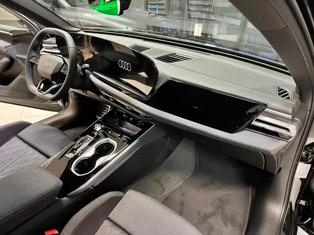 Audi A6 view 16